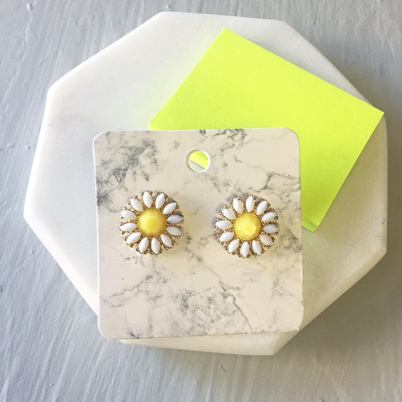 Flower Earrings - Picture 2 of 7